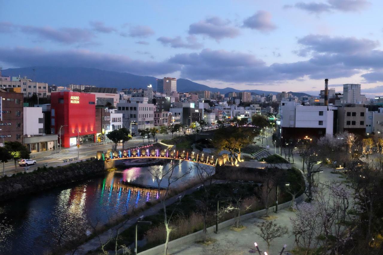 Bed Radio Dongmoon Hotel Jeju Exterior foto